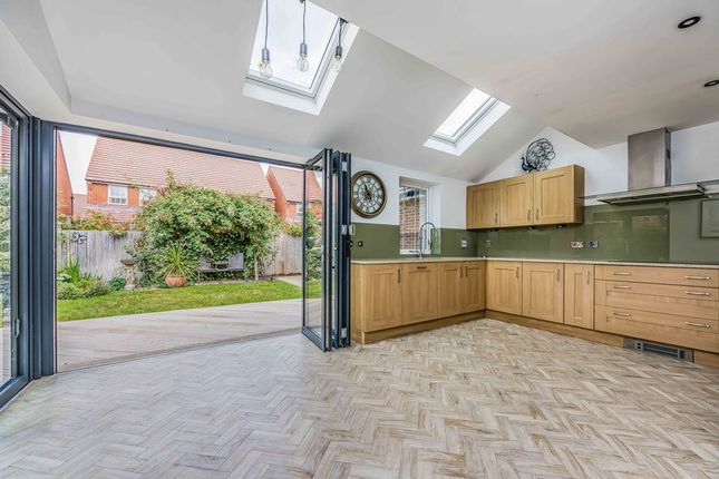 25, Manor Farm Close, Havant photo 2