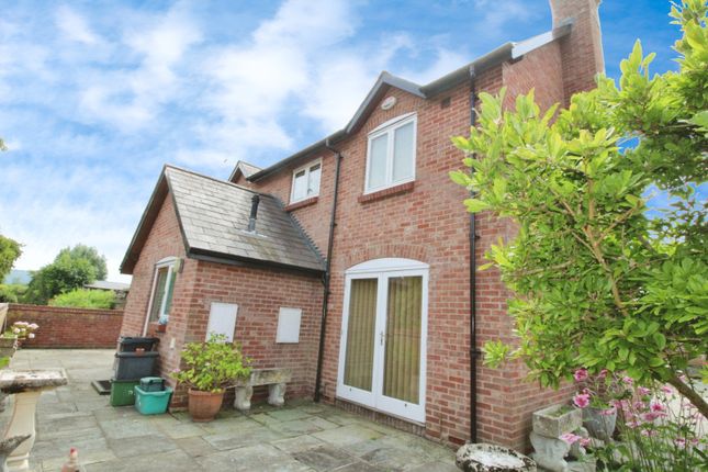 Detached 3 Bedroom Property