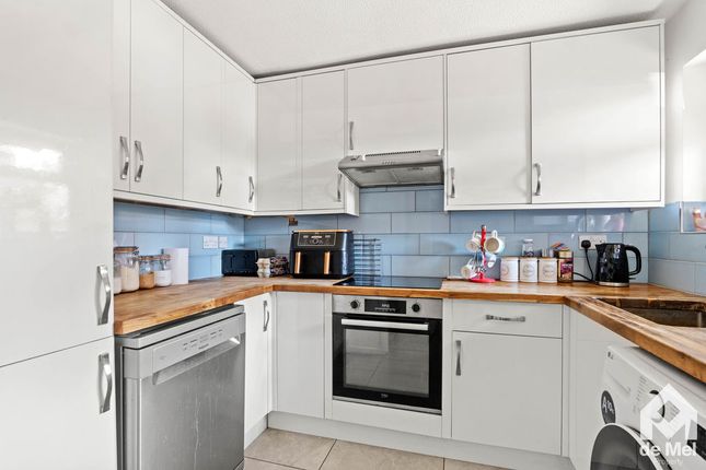 9, Blacksmiths Close, Evesham photo 3