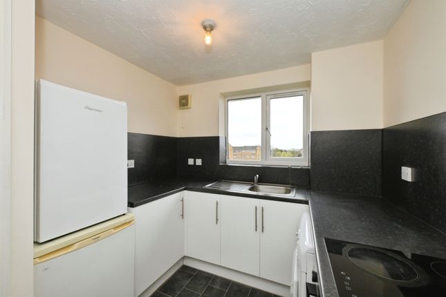 97, Dads Wood, Harlow photo 3