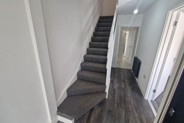 157, Plains Avenue, Maidstone photo 2