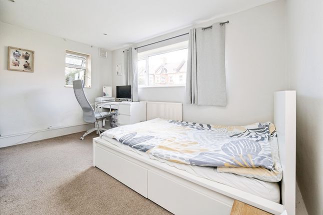 Payzes Gardens, Woodford Green photo 3