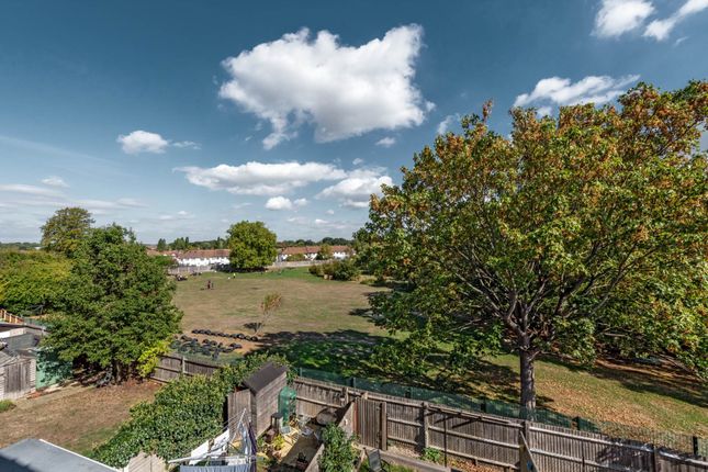 19, Aragon Place, Morden photo 4