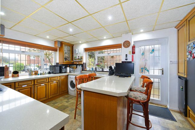 38 The Glebe, Cranleigh photo 3