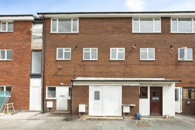 3-bed flat on 4a, Ribble Place, Winsford, £100,000