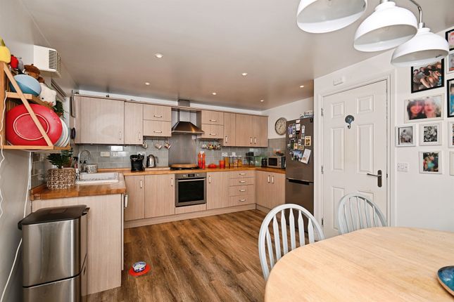 54, Crocus Drive, Sittingbourne photo 3