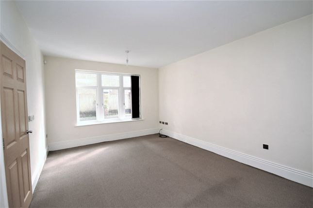 10, Halkin Close, Preston photo 5