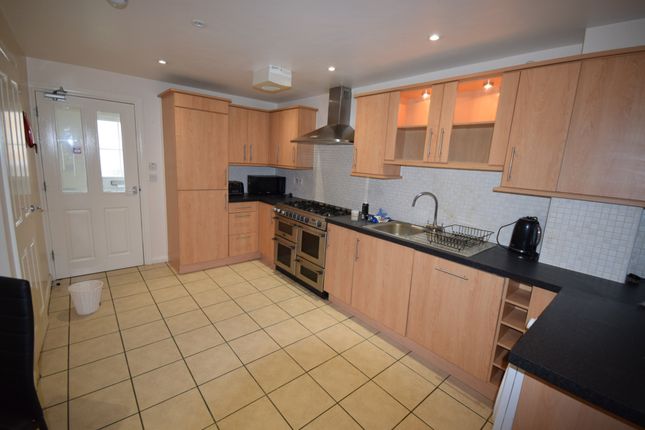 Flat to rent in The Runway, Hatfield