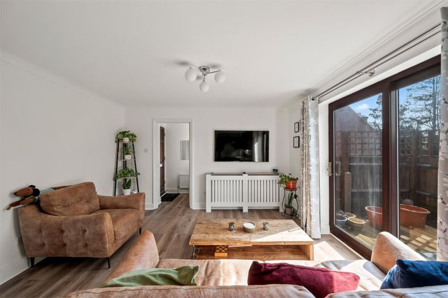 52, Cuthbert Gardens, London photo 4