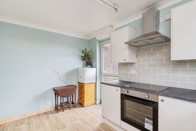 37, Orchard Way, Crediton photo 3
