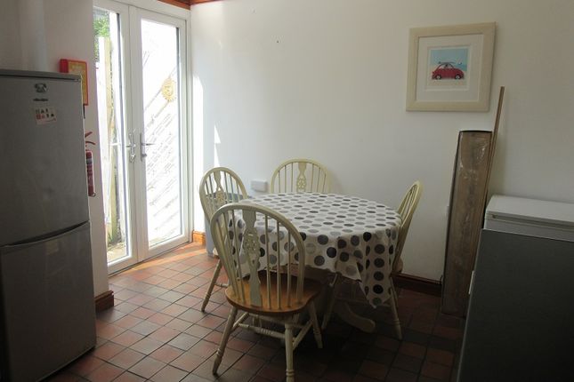 Room 1, 33 Catherine Street, Swansea photo 2