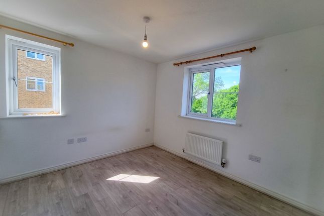 6, Morten Court, 2B Dodd Road, Watford photo 3
