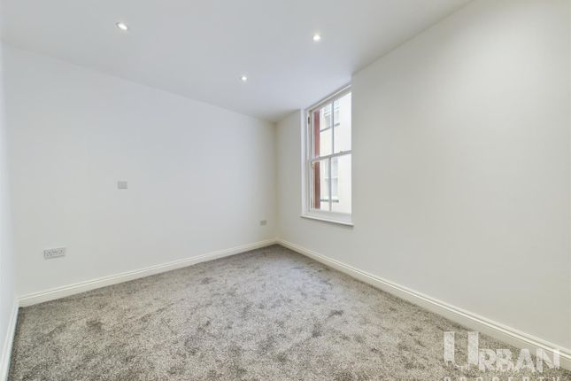 Flat to rent in Manor Street, Hull
