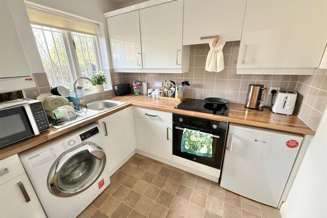 20, Abingdon Close, Macclesfield photo 3