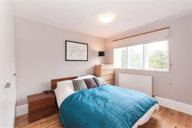 Flat 104, Portsea Hall, Portsea Place, London photo 4