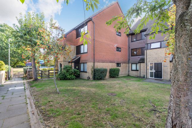 67, Peerless Drive, Uxbridge photo 2
