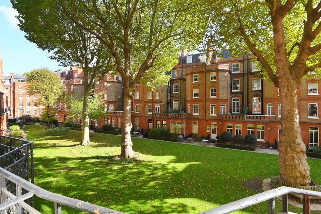 Flat for sale in Egerton Gardens, London