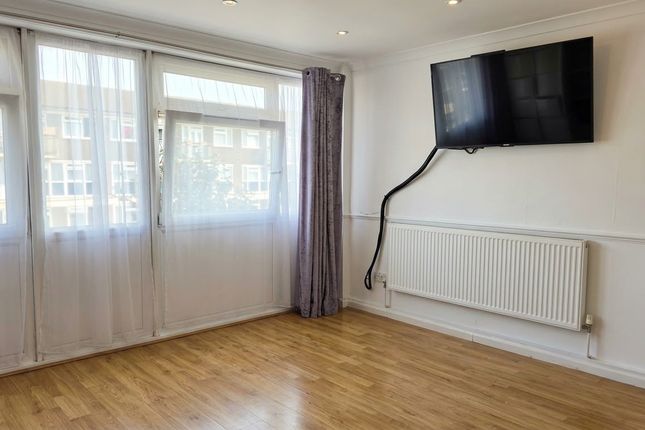 98 Whitton Walk, LONDON photo 2