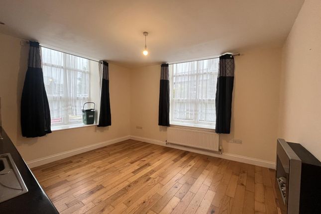 Flat 2, 19, Green Lane, Redruth photo 4