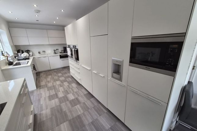 Cavendish Drive, Edgware photo 3