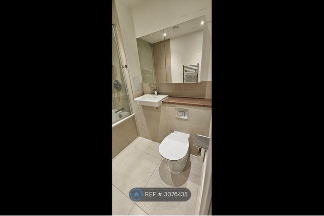 Flat  Vallans Court, Anderson Square Bow, London photo 4