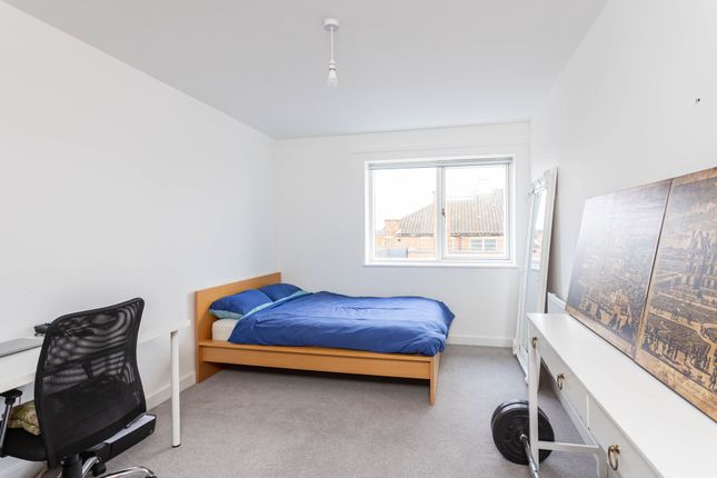 Flat for sale in Harefields, Oxford