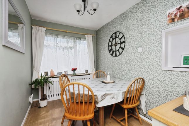 5, Pont Close, Heathfield photo 3