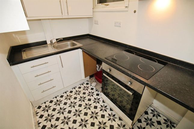 15, Esmond Street, Bradford photo 5