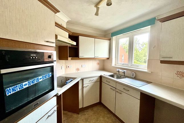 Flat 44, Ashley Court, Chapelfields, Frodsham photo 3