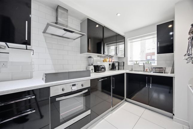 11, Fremantle Way, Hayes photo 2