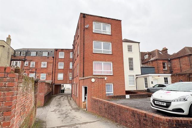 2-bed flat on Flat 6 Whittington Court, 65 High Street, Fareham, £185,000