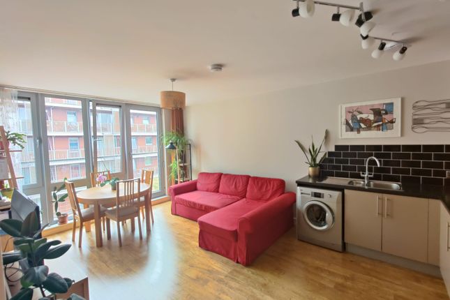 Flat 15, Raymond Chadburn House, Woodgrange Road, London photo 3
