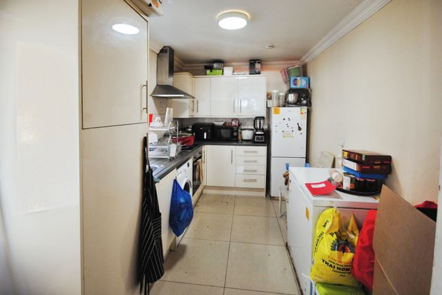 62, King Georges Avenue, Watford photo 4