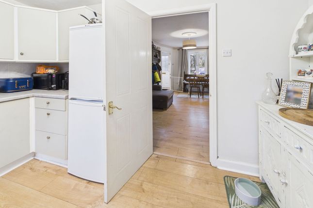 14 Cotshill Gardens, Chipping Norton photo 3
