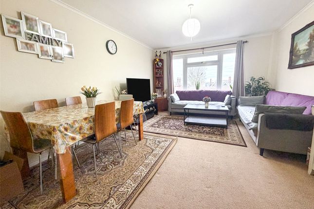 8, Burlington Court, Hampshire photo 2