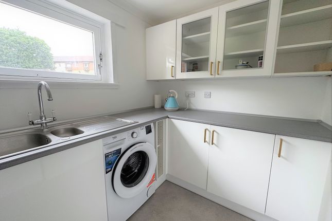 6, Chalk Hill Court, Dundee photo 5