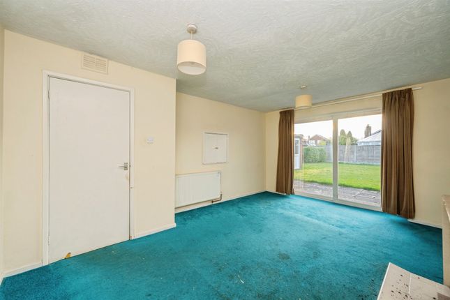 6, Churchill Crescent, Burton-On-Trent photo 4