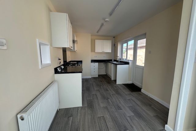 19, High Meadow, GRANTHAM photo 2