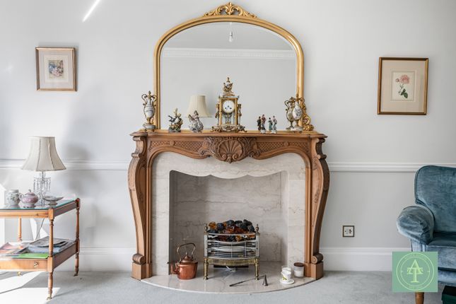 1a Branscombe Gardens, LONDON photo 4