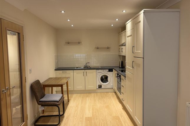 2 Meadowcroft Court, Llannerch Road East, Rhos On Sea photo 3
