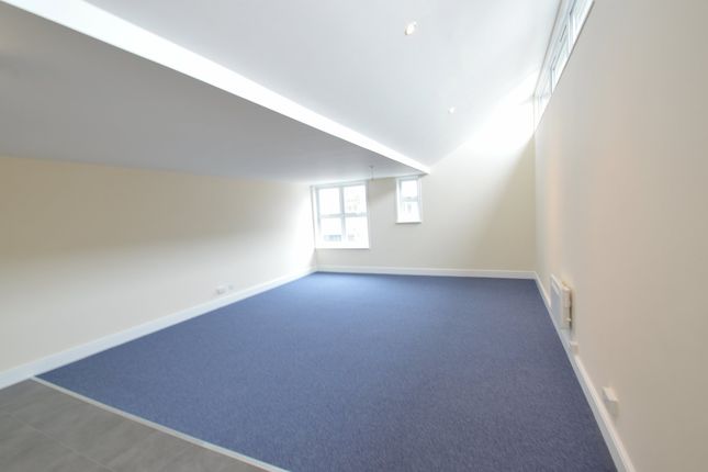 Thumbnail Flat to rent in Fryern Arcade, Winchester Road, Chandler's Ford, Eastleigh