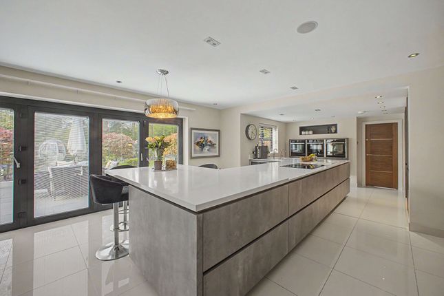 10 Rivermead Avenue, Altrincham photo 4
