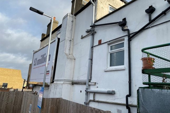 1-bed flat on 5A, Crown Lane, STREATHAM, £95,000