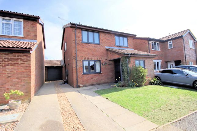 Thumbnail Detached house for sale in The Cleavers, Toddington, Dunstable