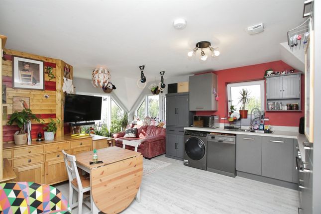 Flat 13, Lyon House, Anton Close, Rugby photo 3