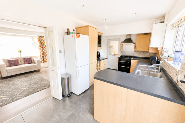 32, Hillsborough Road, Leicester photo 3