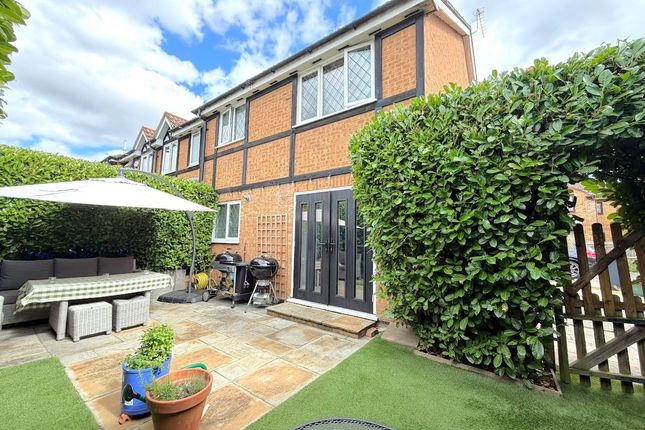 13, Briarwood Close, Lower Feltham photo 2