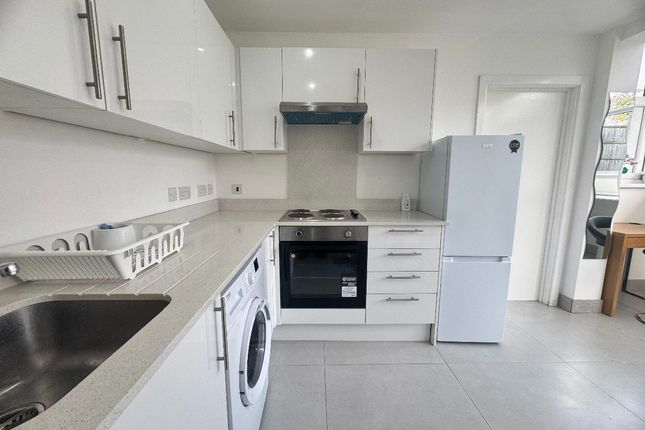 14 Bengeworth Road, Harrow photo 3