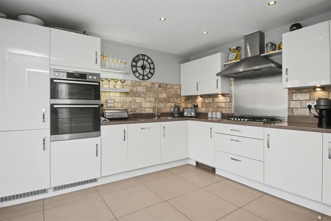12, Stanley Close, Corby photo 3