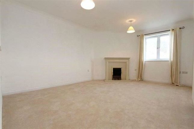 131 Wallace Court The Dell, Southampton photo 2